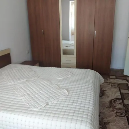 алекс Apartment *